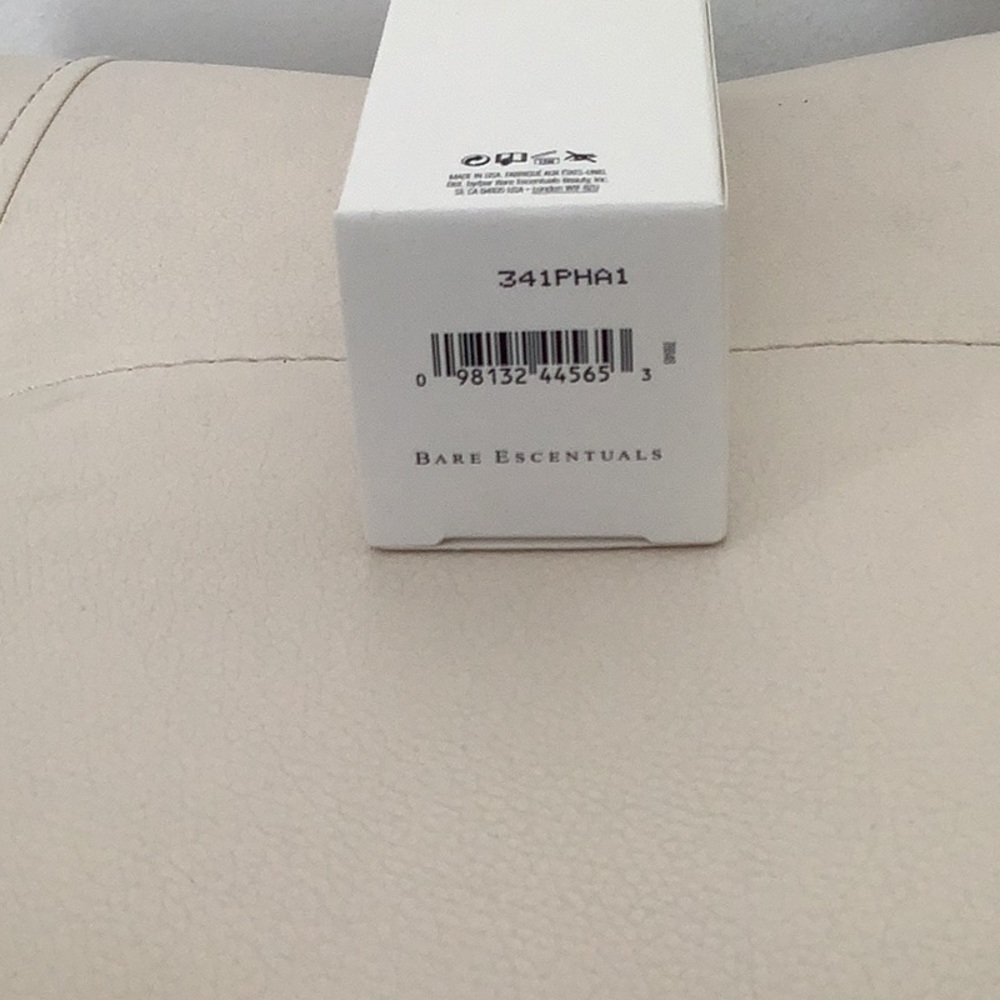 Bare Minerals Blemish Remedy - Picture 3 of 3